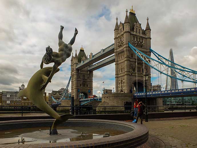 tower-bridge-estatua-golfinho