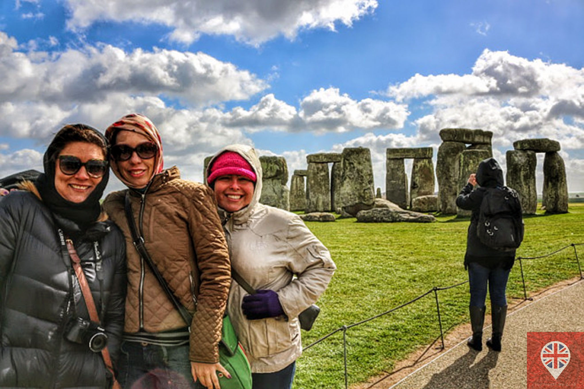 stonehenge-girls-1