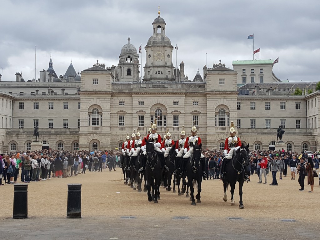A TROCA DE GUARDA DA CAVALARIA&nbsp;REAL
