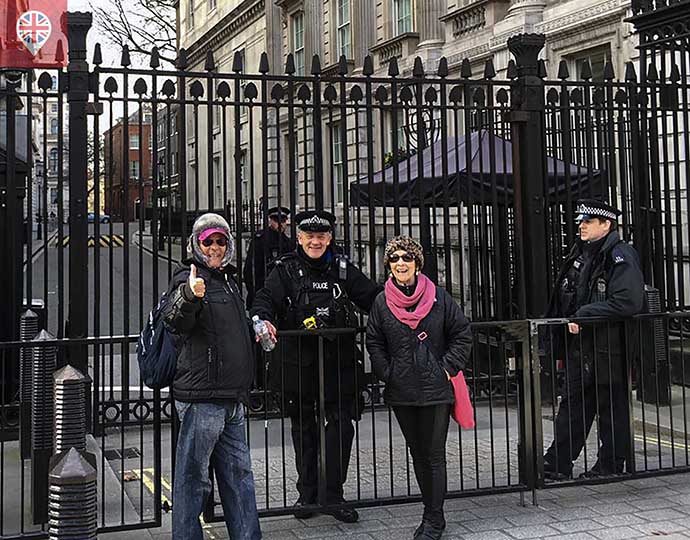 downing-street-policeman