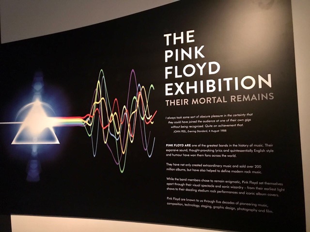 O cartaz da entrada da exposição