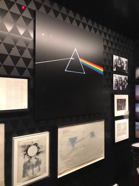 O grupo vai ser sempre lembrado pelo prisma e o arco íris de Dark Side of the Moon