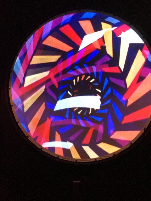 Psicodelismo é explorado ao limite pela banda inglesa