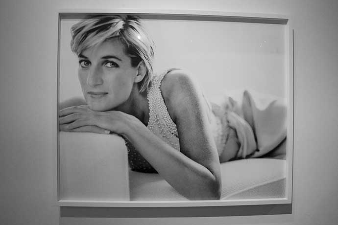 kensington-palace-diana-fashion-portrait.