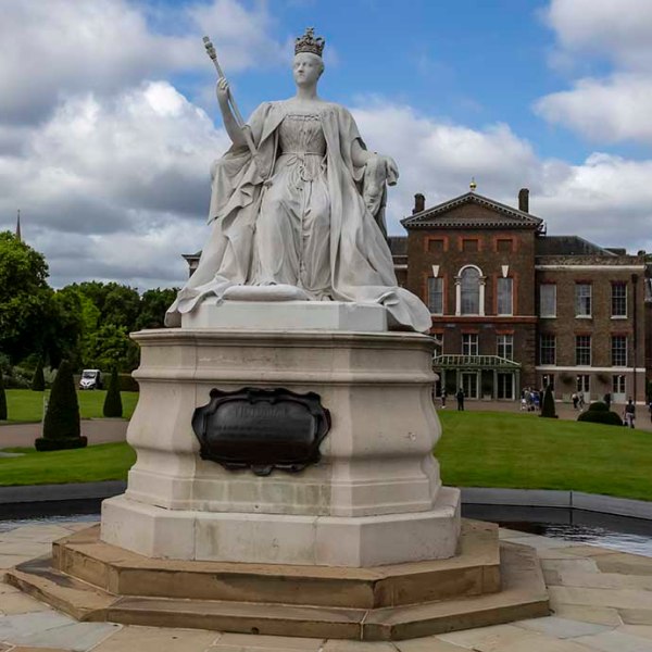 kensington-palace-statue-queen-victoria