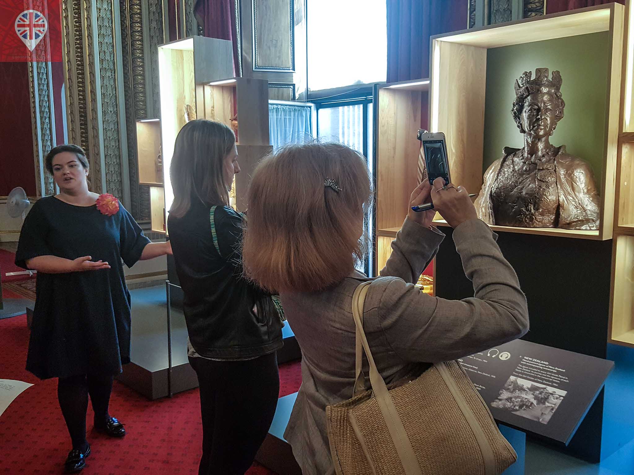 Royal Gifts bronze bust