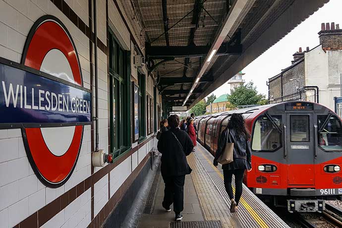 willesden green underground plataform