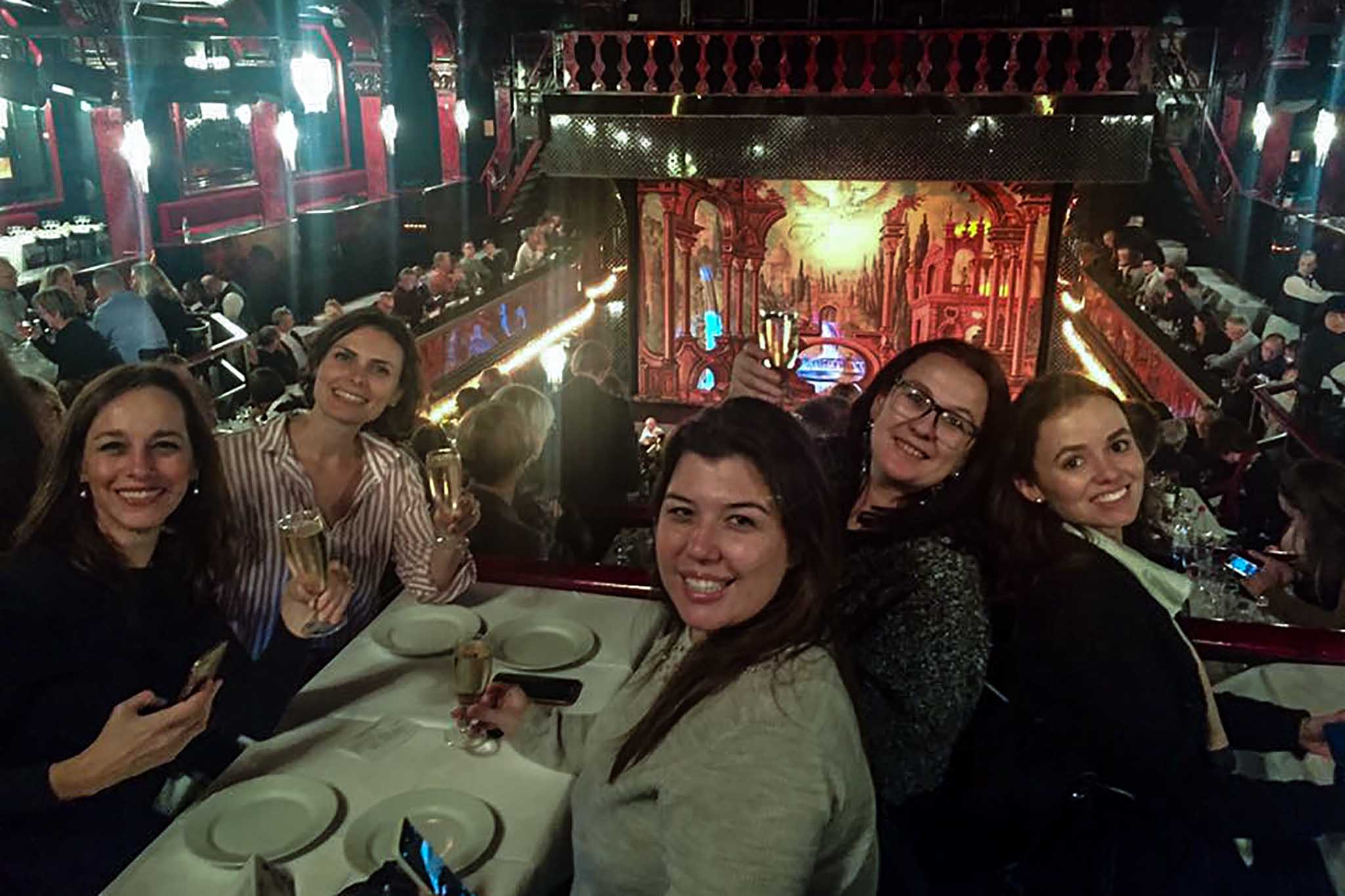 Paradis Latin grupo mesa