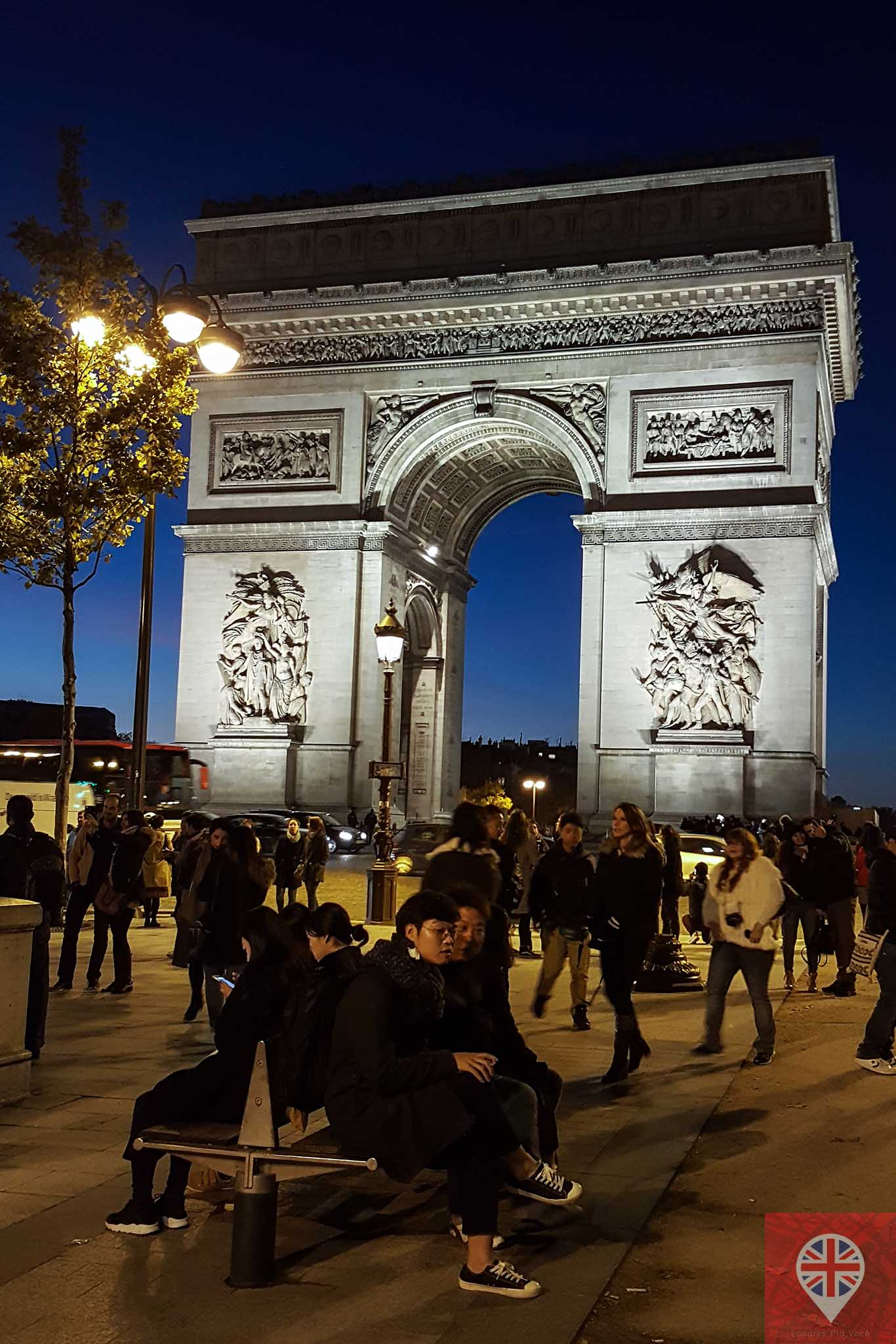paris arc de triomphe night