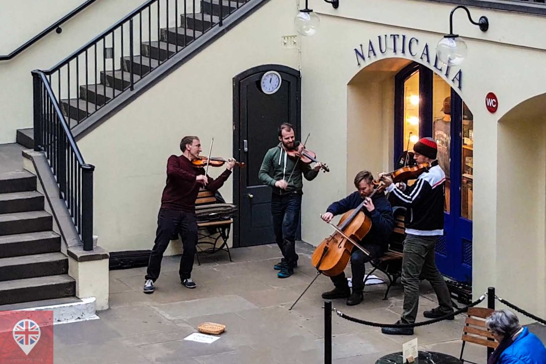 Covent Garden classic busking