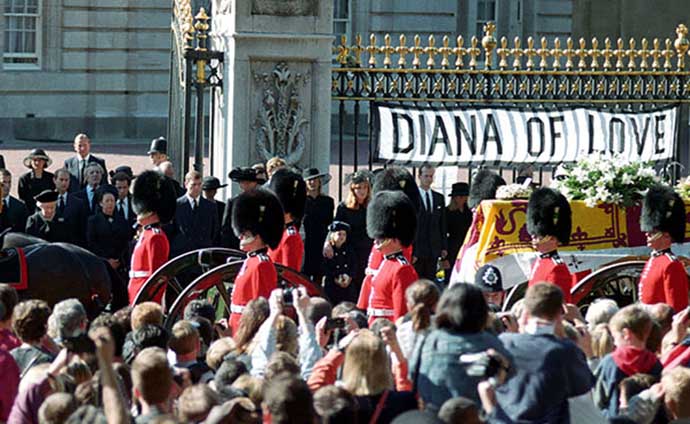 diana funeral queen bow