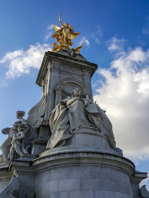queen victoria monument