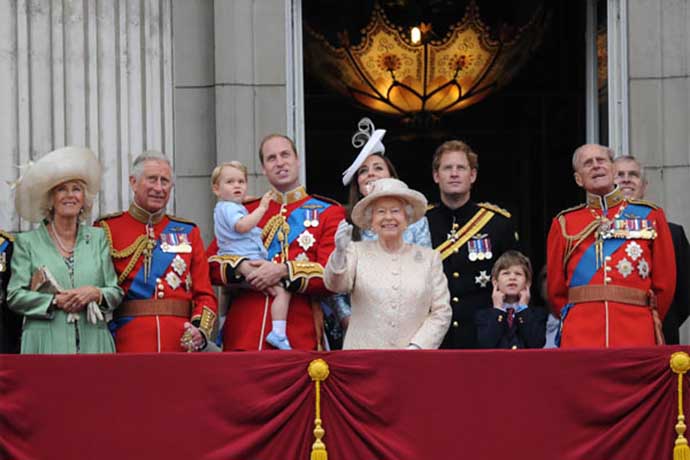 royal family balcony troupin the colour