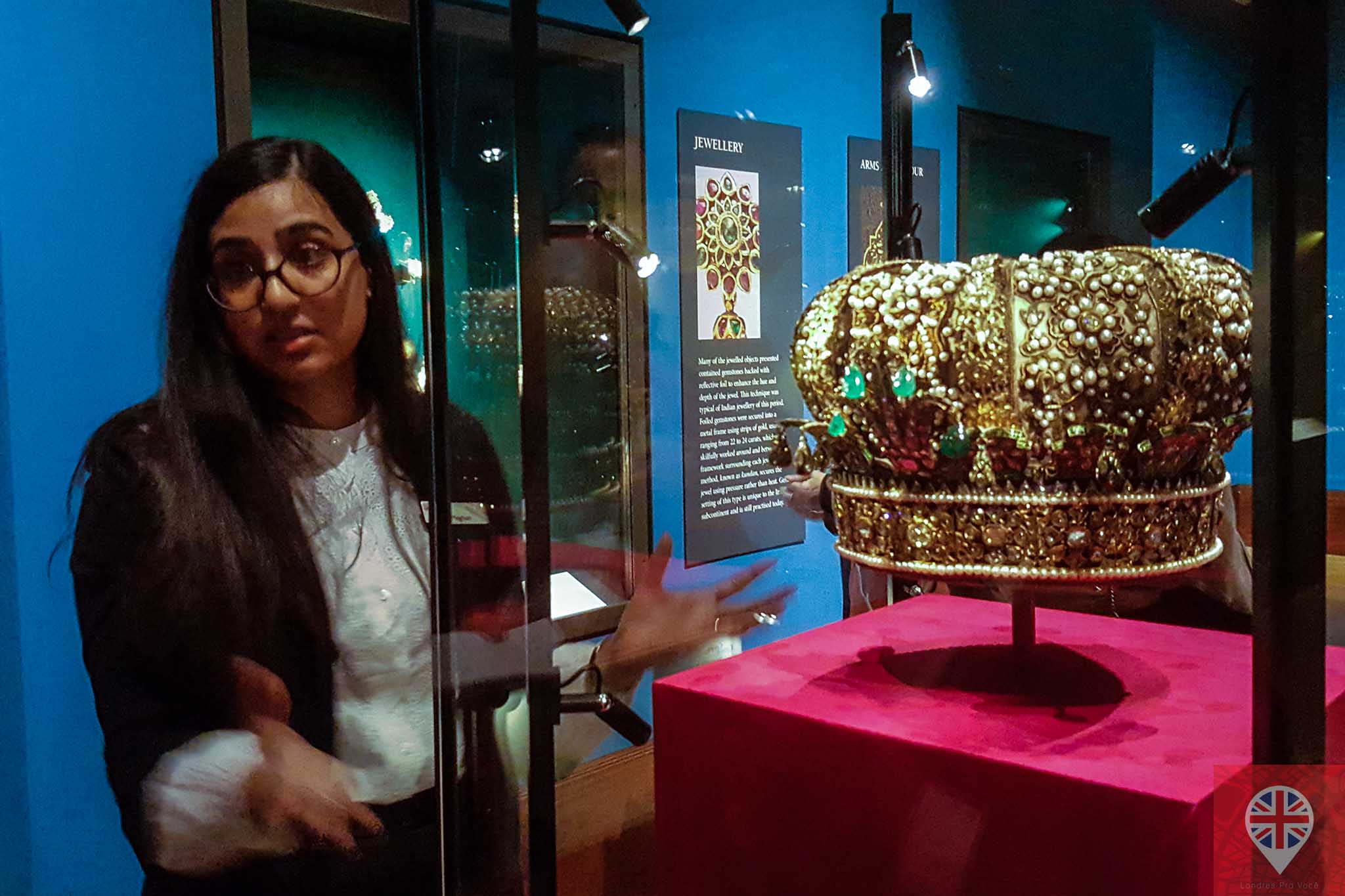 queens gallery splendorous curator crown