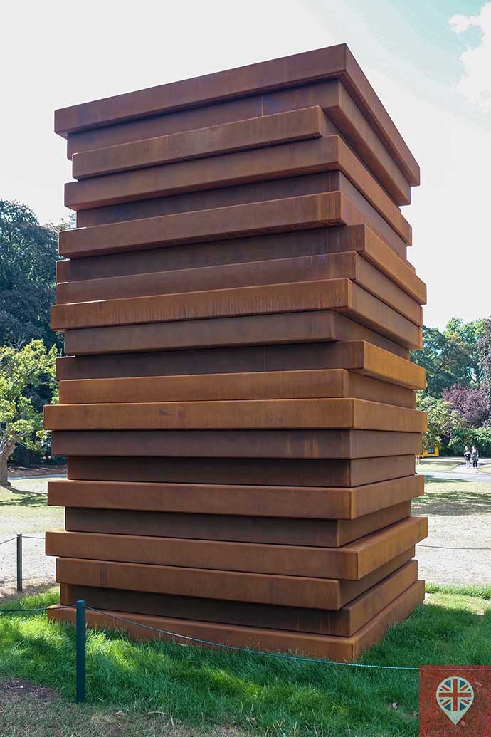 frieze 2018 Shadow Stack