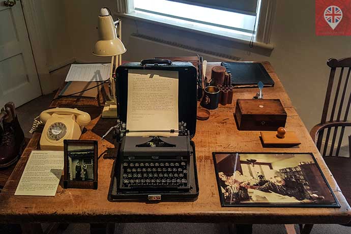 freud museum anna freud desk