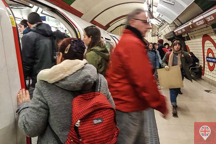 Metrô Londres entra e sai