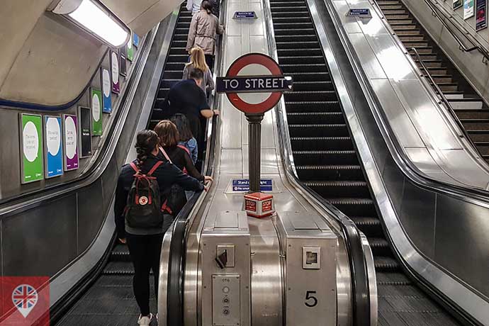 Metrô Londres escada rolante