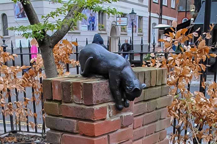 Cat statue, Queen Square, Bloomsbury, London